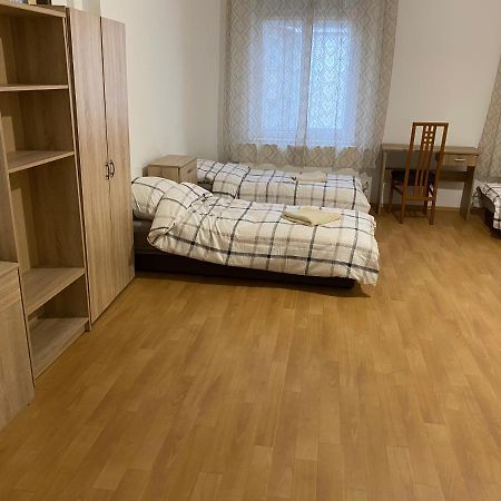 Apartments Tomkova Hradec Králové Buitenkant foto