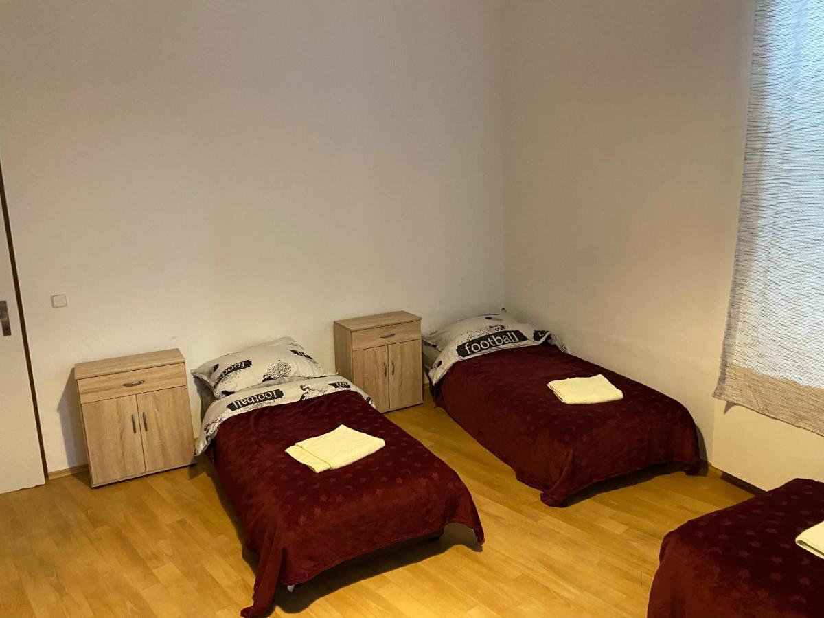 Apartments Tomkova Hradec Králové Buitenkant foto