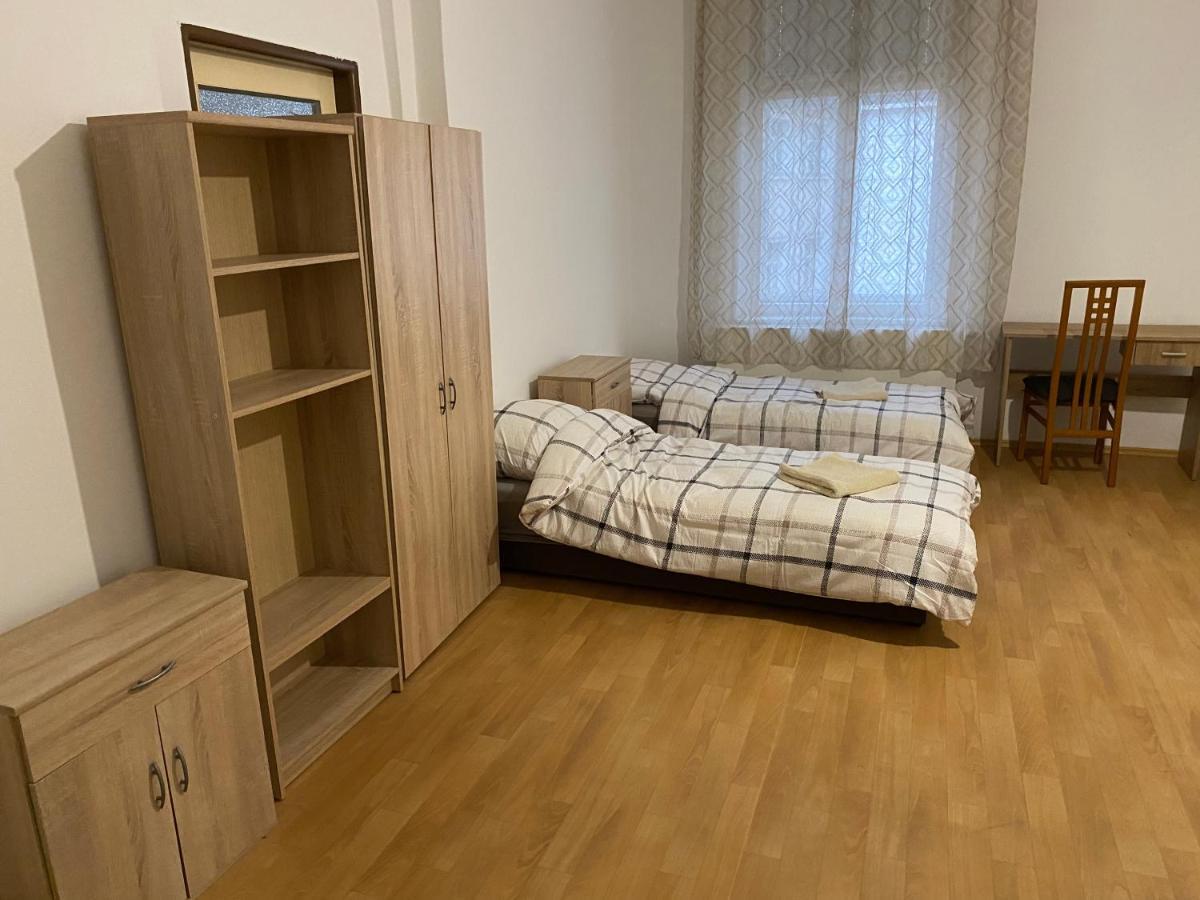 Apartments Tomkova Hradec Králové Buitenkant foto